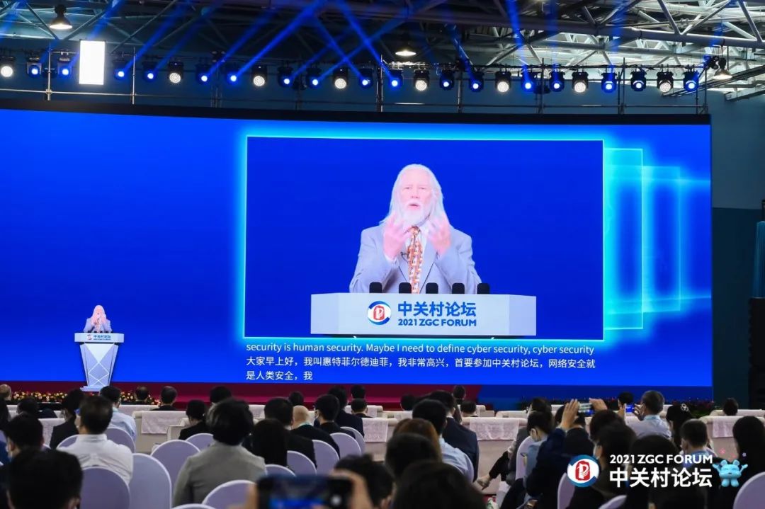 讓圖靈獎(jiǎng)、諾獎(jiǎng)得主“從畫(huà)中走來(lái)”，沉浸式參會(huì)有多上頭？